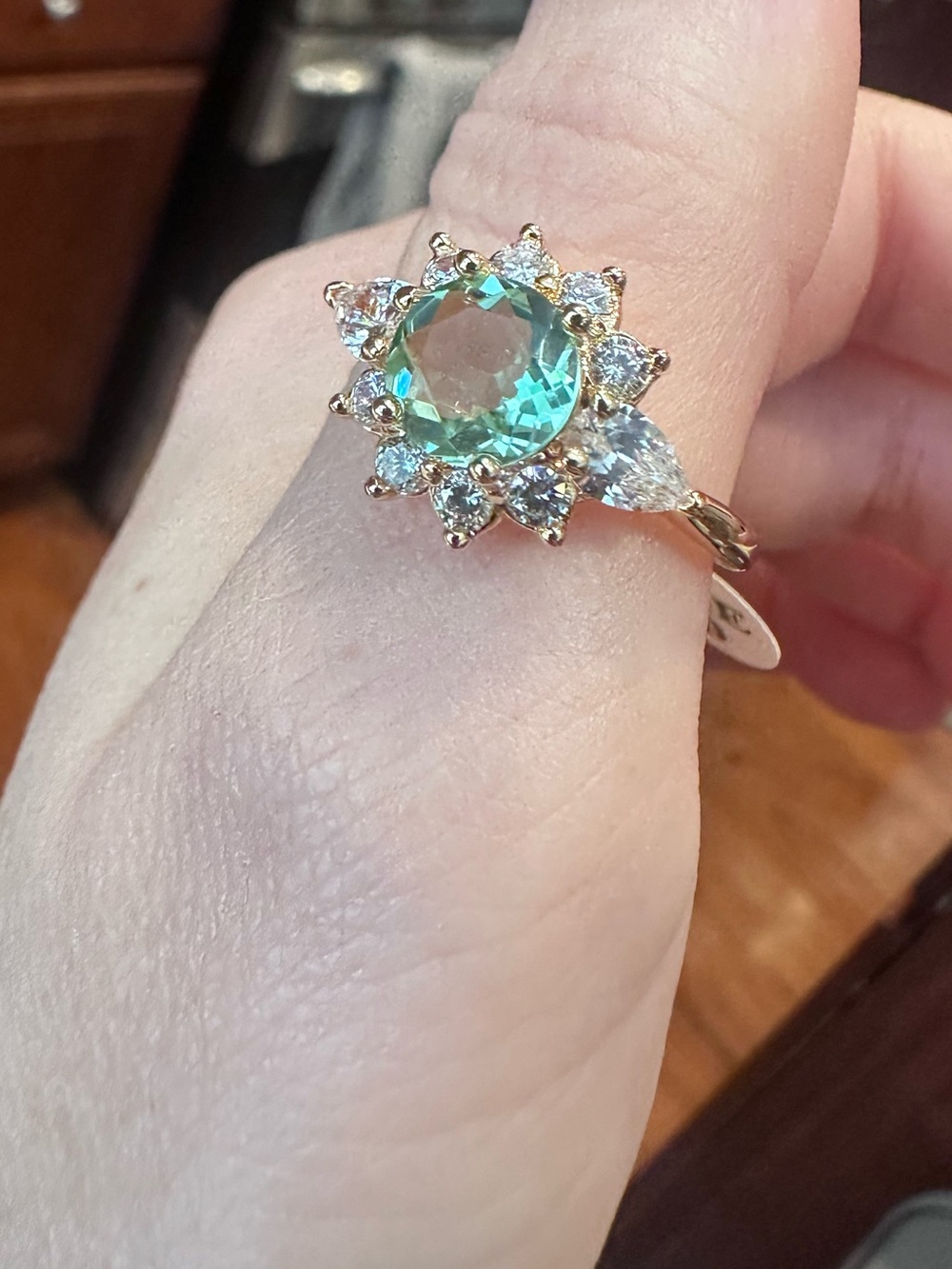 Mint Peridot Floral Halo Cocktail Ring in Goldplated sz10